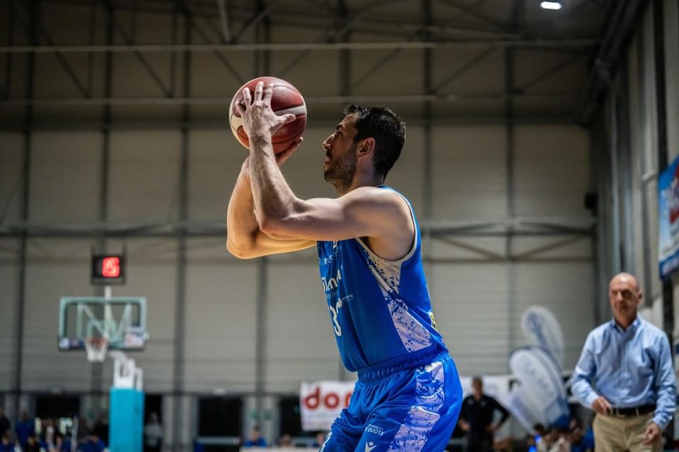 BM ON SERIE B / ROSETO E LIBERTAS LIVORNO È FINALE. PIELLE E RUVO ALLA BELLA