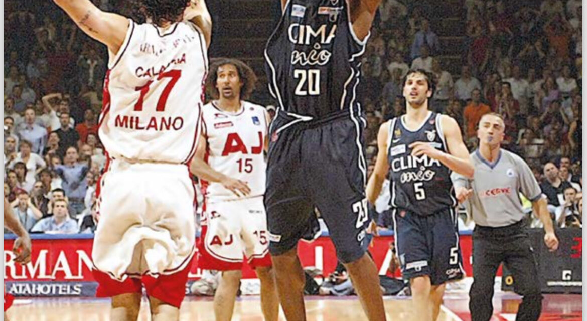 SU BM APPENA USCITO IN EDICOLA UN IMPERDIBILE POSTER STORICO IN RICORDO DI RUBEN DOUGLAS E DEL SUO TIRO-SCUDETTO ALL’ INSTANT REPLAY