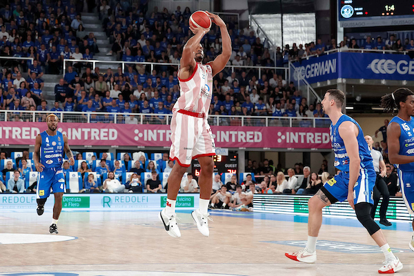BM GAMEDAY LBA / GARA 3 SEMIFINALI PLAYOFF – L’MVP DEL GIORNO: IN UNA GARA CON TANTI PROTAGONISTI MILANO TROVA LA SUA GUIDA IN KYLE HINES – DI VALERIO LAURENTI