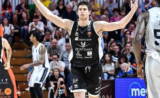 BM GAMEDAY LBA / LE PAGELLE DI GARA 4 QUARTI PLAYOFF: UN CANDI SUPER E UN BALDASSO CHIRURGICO AFFONDANO LA VIRTUS – DI MATTEO ORSOLAN