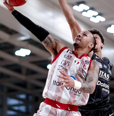 BM GAMEDAY LBA / LE PAGELLE DI GARA 4 QUARTI PLAYOFF – MELLI SOLIDO, VOIGTMANN PRECISO E NAPIER PRESENTE: OLIMPIA IN SEMIFINALE – DI MATTEO ORSOLAN