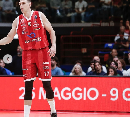 BM GAMEDAY LBA / LE PAGELLE DI GARA 1 SEMIFINALI PLAYOFF – VOIGTMANN INFALLIBILE, MELLI DECISIVO E TONUT PRESENTE: MILANO BATTE BRESCIA – DI MATTEO ORSOLAN