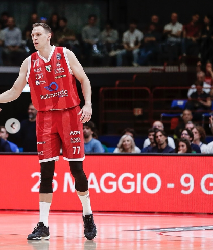 BM GAMEDAY LBA / LE PAGELLE DI GARA 1 SEMIFINALI PLAYOFF – VOIGTMANN INFALLIBILE, MELLI DECISIVO E TONUT PRESENTE: MILANO BATTE BRESCIA – DI MATTEO ORSOLAN