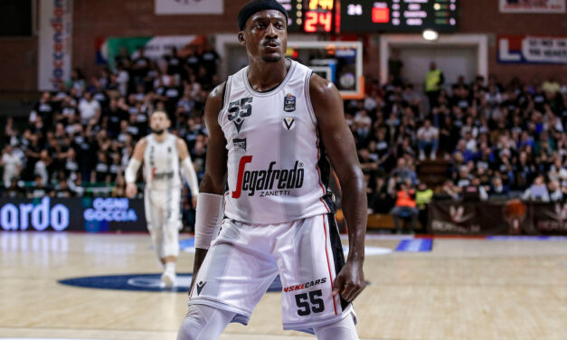 AWUDU ABASS E IL SUO RITORNO IN NAZIONALE: “IL CT POZZECCO MI STA DANDO UNA GRANDE OPPORTUNITÀ. IL MIO FUTURO? ASPETTO LA VIRTUS MA MI GUARDO INTORNO”
