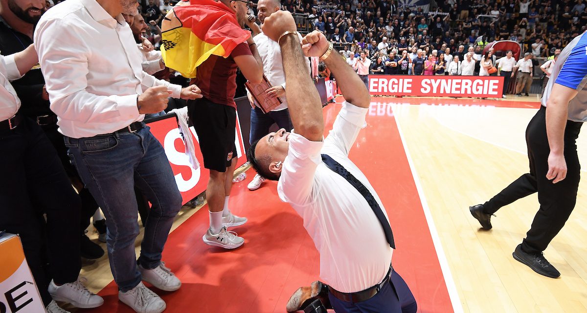 REPUBBLICA ED. BOLOGNA: NEL FINALE ANTONINI FA IL GESTO DELL’OMBRELLO DOPO UN LIBERO SBAGLIATO DA FREEMAN