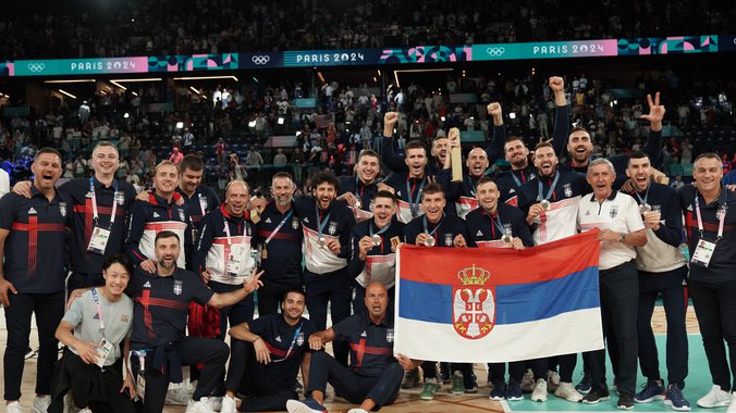 LA SERBIA IN FESTA: JOKIĆ E COMPAGNI ACCOLTI DA CAMPIONI DOPO IL BRONZO OLIMPICO – DI MATTEO CAZZULANI