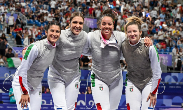 BM PARIS 2024/ Ecco un altra medaglia nella scherma: l’Italia conquista l’argento nella prova a squadre del fioretto femminile