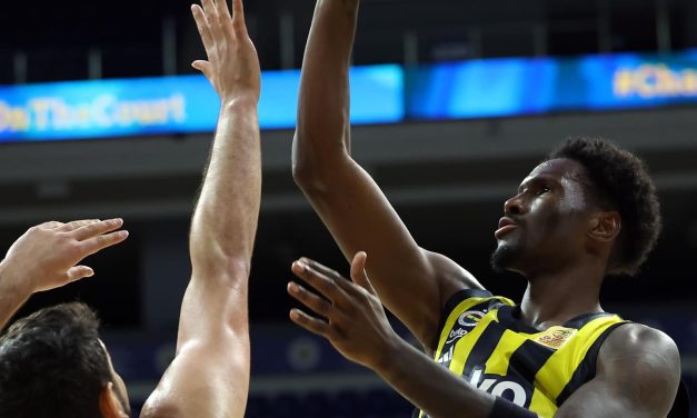 Il Fenerbahce batte il Bahcesehir in amichevole grazie ai 27 di Hayes-Davis ed alla doppia doppia di Melli
