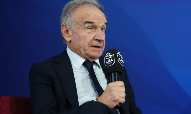 Pallacanestro Trieste, la curva insorge con uno striscione: “Petrucci-FIP, vergognatevi!”