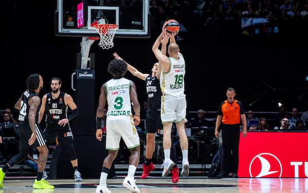 BM ON EUROLEAGUE/ LE PAGELLE DI VIRTUS-ZALGIRIS: SMAILAGIC NEL FINALE E’ GIUDICE, GIURIA E CARNEFICE. PAJOLA NON BASTA A SUONARE LA RIMONTA – di RICCARDO PIRRO’