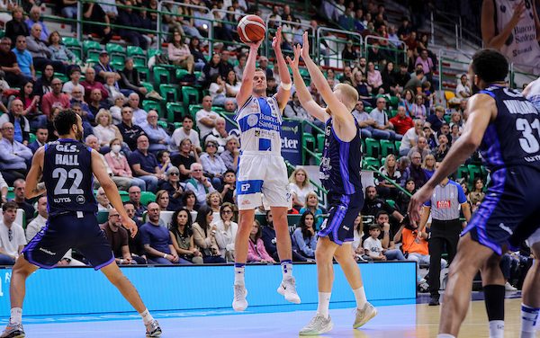 BM ON LBA/ Le Pagelle: Halilovic e Bendzius dominano per Sassari, fa la differenza anche Fobbs. Non si salva nessuno nelle fila di Napoli – di Valerio Laurenti
