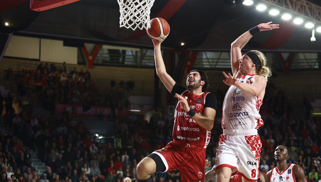 BM ON LBA / IL PRIMO SUSSULTO DI VARESE SULLE ALI DI ALVITI, MA CHE SOFFERENZA NEL FINALE: PISTOIA CADE 102-95 – DI ANTONIO CATALANO