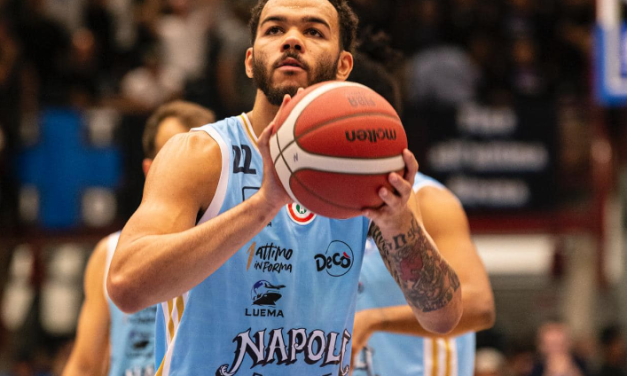 Napoli, escluso dalla squadra Jordan Hall