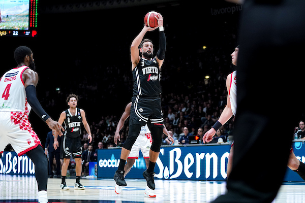 BM ON LBA/LE PAGELLE DI VIRTUS-PISTOIA: LA VIRTUS CON LA FORZA DELLA SQUADRA, PER PISTOIA BENE FORREST E SILINS – di RICCARDO PIRRO’