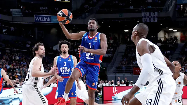 BM DA EUROLEAGUE/ L’EFES ESPUGNA MADRID, MATEO AL CAPOLINEA? L’ASVEL SOPRENDE LA STELLA ROSSA, BENE MONACO E OLYMPIACOS
