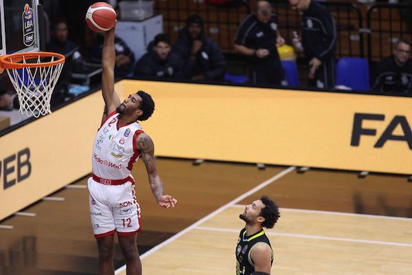 BM ON LBA/ Milano prima domina, poi soffre ma nel finale sconfigge una combattiva Vanoli Cremona (83-95) – di Valerio Laurenti