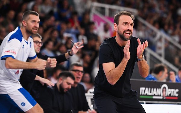 BM POST MATCH/ Brescia, Poeta: “L’abbiamo vinta con la difesa”. Tortona, De Raffaele: “Siamo a commentare un’altra sconfitta sempre per ingenuità negli ultimi tre minuti”