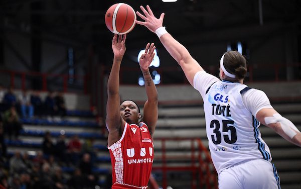 BM ON LBA/ REGGIO EMILIA SUPERA ANCHE LA STANCHEZZA, SBANCATA NAPOLI (74-82) – DI ELIO DE FALCO