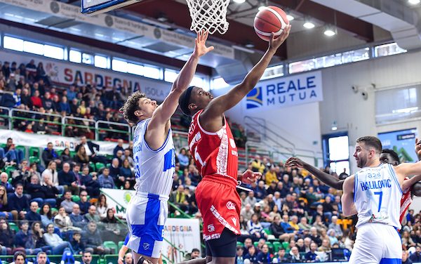 BM ON LBA/ Reggio Emilia sbanca il PalaSerradimigni, Sassari cede 79-72 – di Valerio Laurenti