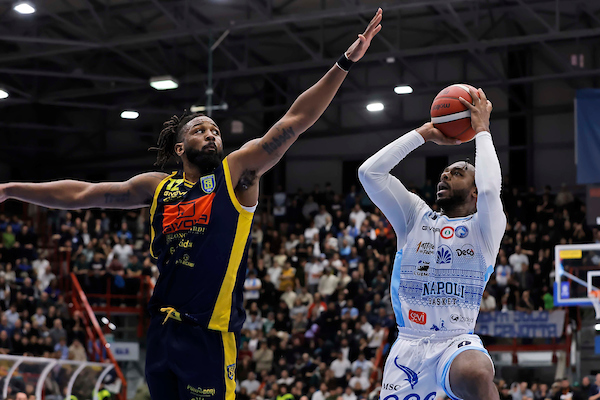 BM ON LBA/ PULLEN SPEZZA LA MALEDIZIONE DI NAPOLI, SCAFATI KO 96-94 DOPO UN SUPPLEMENTARE – DI ELIO DE FALCO