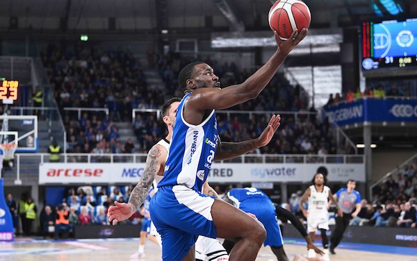 BM GAMEDAY LBA/ Brescia batte Bologna sul filo di lana per 98-97 tra il delirio del Palaleonessa – di Riccardo Chiorzi