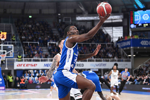 BM GAMEDAY LBA/ Brescia batte Bologna sul filo di lana per 98-97 tra il delirio del Palaleonessa – di Riccardo Chiorzi