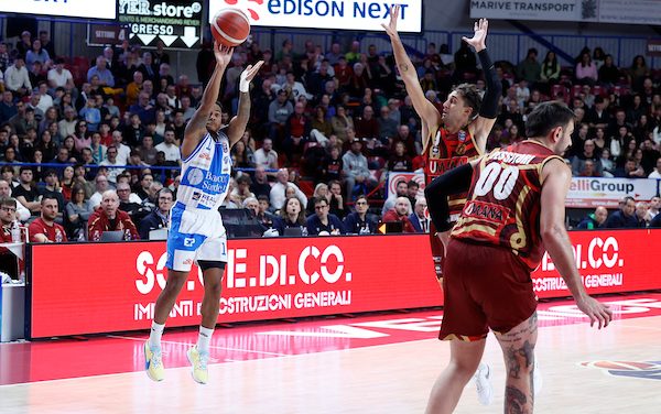 BM ON LBA/ Le Pagelle: Sassari vola sulle ali di Bibbins e Fobbs, bene anche Cappelletti. Non basta Ennis a Venezia – di Valerio Laurenti