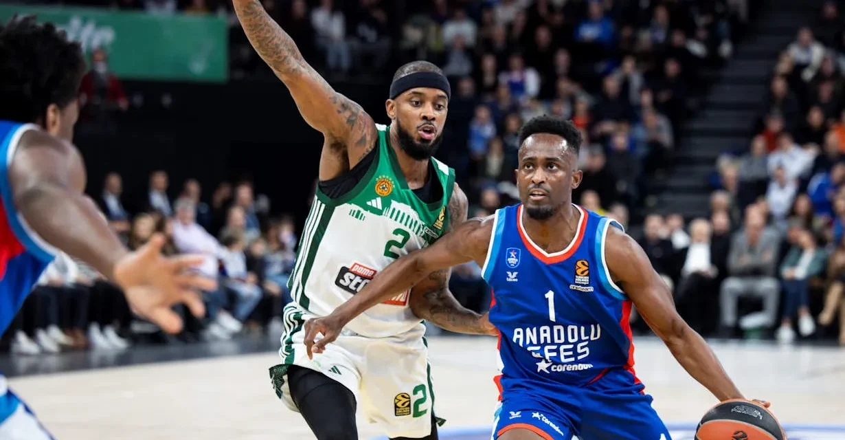 BM DA EUROLEAGUE/ L’EFES DIVORA IL PANA, LA STELLA ROSSA SORPRENDE L’OLYMPIAKOS, L’ASVEL INTERROMPE LA CORSA DI PARIGI