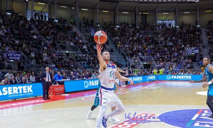 BM ON A2/ IL BIG-MATCH – FLATS SERVICE FORTITUDO GRANITICA: RIMONTA DA -15 E DISTRUGGE UNA CANTÙ CHE VA IN PEZZI – DI CHIARA MORBIO