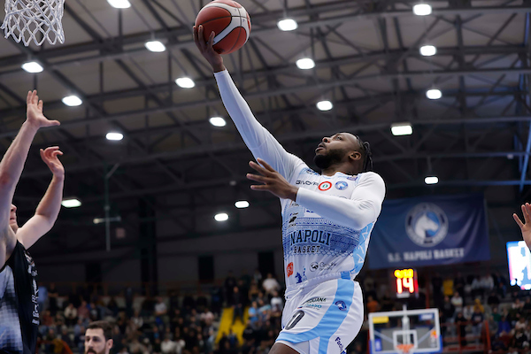 BUON ANNO NAPOLI! PULLEN E GREEN GUIDANO GLI AZZURRI CONTRO TORTONA (92-83) – DI ELIO DE FALCO