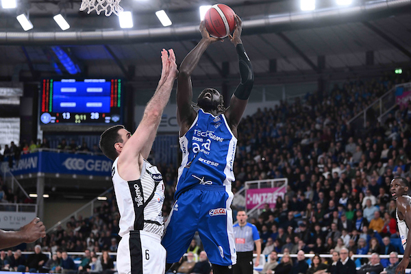 BM ON LBA/ Brescia è Campione D’Inverno. Trento battuta 83-77 in un incontro d’altri tempi – di Riccardo Chiorzi