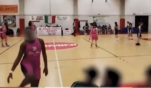 GRAVE EPISODIO DI RAZZISMO A RIMINI! DONNA URLA DAGLI SPALTI “SEI UNA SCIMMIA” A RAGAZZA DI COLORE IN UNA PARTITA UNDER 19 FEMMINILE
