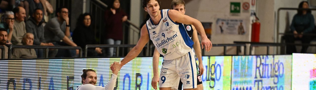 BM ON Serie B/ Gli Anticipi: Nel girone A Lumezzane supera Omega dopo un overtime, nel B Roseto travolge gli Herons Montecatini