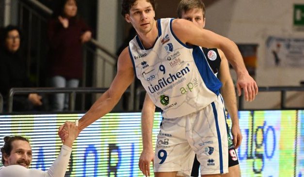 BM ON Serie B/ Gli Anticipi: Nel girone A Lumezzane supera Omega dopo un overtime, nel B Roseto travolge gli Herons Montecatini