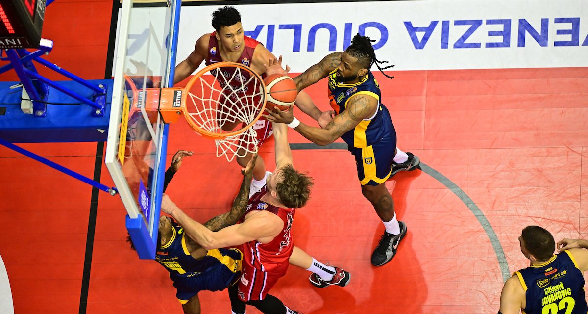 BM ON LBA/ TRIESTE SI RISCALDA, POI METTE LA FRECCIA E NON SI GUARDA PIU’ INDIETRO, SCAFATI SCONFITTA 88-75 – DI ALESSIO APICELLA