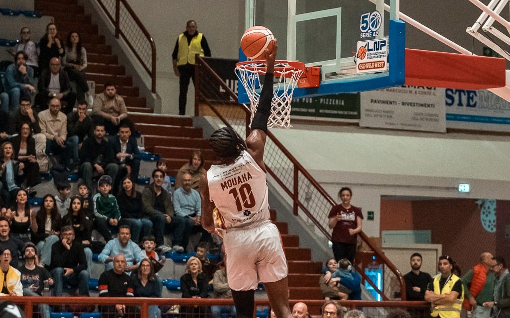 BM ON A2/ RECAP DI GIORNATA: RIETI LA PRIMA SEMIFINALISTA, URANIA MILANO KO 3-0, MENTRE FORLI’ RIAPRE LA SERIE BATTENDO CIVIDALE, ORA SUL 2-1. NARDO’, CON SMITH DA 50 PUNTI, E VIGEVANO NON MOLLANO FORZANDO GARA-4 – DI ALESSIO APICELLA