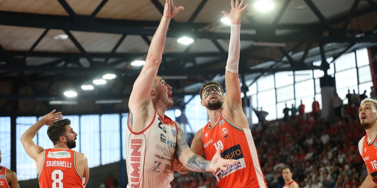 BM ON PLAYOFF A2/ SEMIFINALE GARA1: RIMINI VINCE IL PRIMO DERBY, FORLÌ KO (75-69) – di ALBERTO FOSCHI