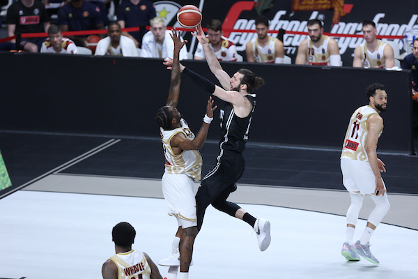 BM GAMEDAY LBA/ PLAYOFF QUARTI GARA5-LE PAGELLE: SHENGELIA E HACKETT CAPIPOPOLO, LA REYER SI BUTTA VIA – di RICCARDO PIRRO’
