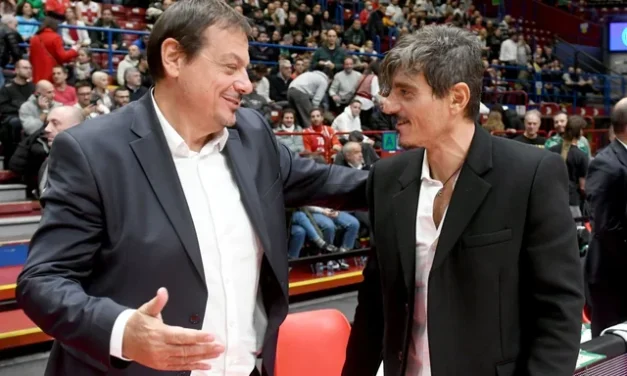 Panathinaikos, tensioni durante gara 2 di finale scudetto con l’Olympiakos: espulsi Ataman ed il patron Giannakopoulos. Il coach sbotta: “Questo non è sport, è un circo”