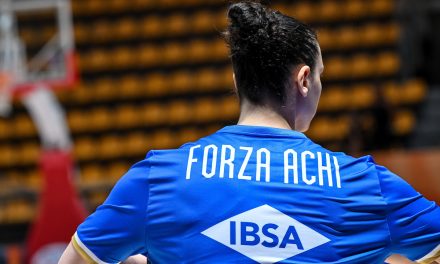EuroBasket Women 2025: l’Italbasket si presenta con la scritta “Forza Achi” sulle sopramaglie
