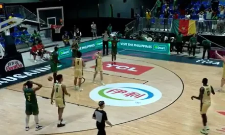 Clamoroso quanto accaduto alla FIBA U19 World Cup: il centro del Camerun Amadou Seini schiaccia nel suo canestro e costa la vittoria alla sua squadra contro l’Australia