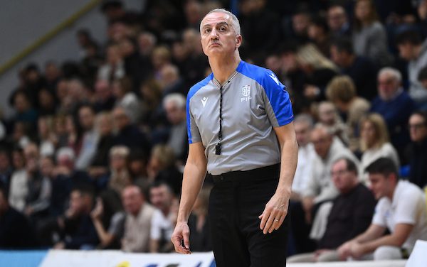 L’arbitro Carmelo Paternicò si ritira: ha diretto 700 gare di LBA e 29 finali scudetto