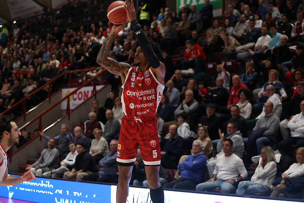 Varese, risoluzione consensuale con Justin Gray