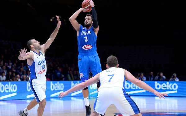 Marco Belinelli ricorda la delusione di Eurobasket 2015: “Se oggi vedo la squadra mi chiedo come cavolo abbiamo fatto”.