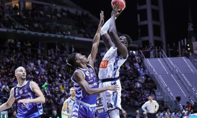 Brindisi saluta Kevin Ndzie e firma Andrea Mabor Dut Biar