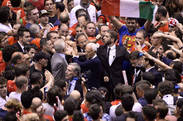 NON SOLO BASKET: GIORGIO ARMANI AMBASCIATORE DEGLI ITALIANI NEL MONDO A 360 GRADI – DI MATTEO CAZZULANI