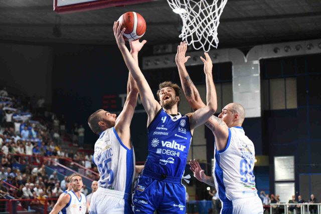 BM ON A2/ BRINDISI STRAVINCE IL DERBY CON RUVO, CENTO ESPUGNA LIVORNO, A VERONA IL BIG MATCH CON PISTOIA, TORINO SORPRENDE CIVIDALE