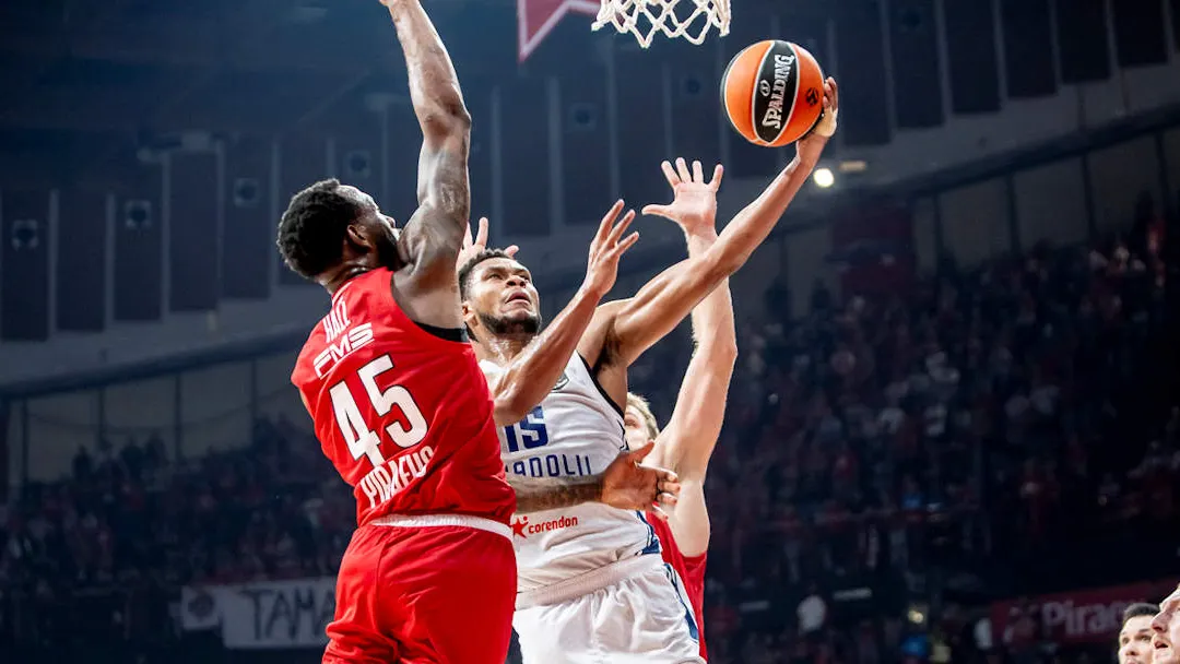 BM DA EUROLEAGUE/ L’EFES ESPUGNA IL PIREO, IL BARCELLONA HA LA MEGLIO SUL MACCABI