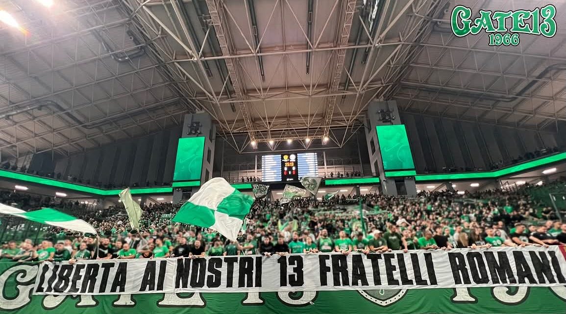 BM ON EUROLEAGUE / LO STRISCIONE IN ITALIANO DEGLI ULTRAS DEL PANATHINAIKOS, CHE SCONFIGGE IL BAYERN CON LA DIFESA – DI MATTEO CAZZULANI