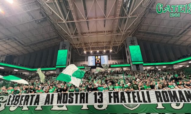 BM ON EUROLEAGUE / LO STRISCIONE IN ITALIANO DEGLI ULTRAS DEL PANATHINAIKOS, CHE SCONFIGGE IL BAYERN CON LA DIFESA – DI MATTEO CAZZULANI